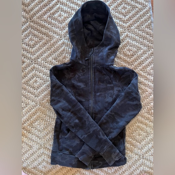 Lululemon Scuba Hoodie in Camo - Picture 2 of 3